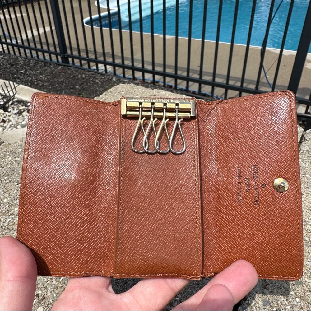 Louis Vuitton monogram 4 key holder - Picture 5 of 9